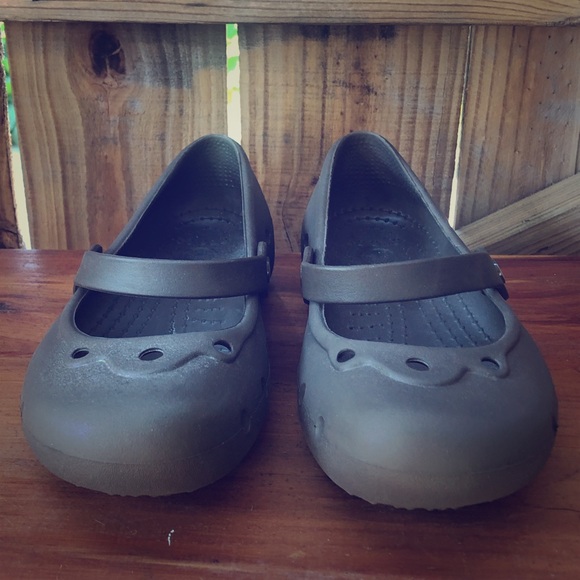 Crocs “Alice” Brown Mary Jane Style Rubber Shoe - Picture 6 of 8